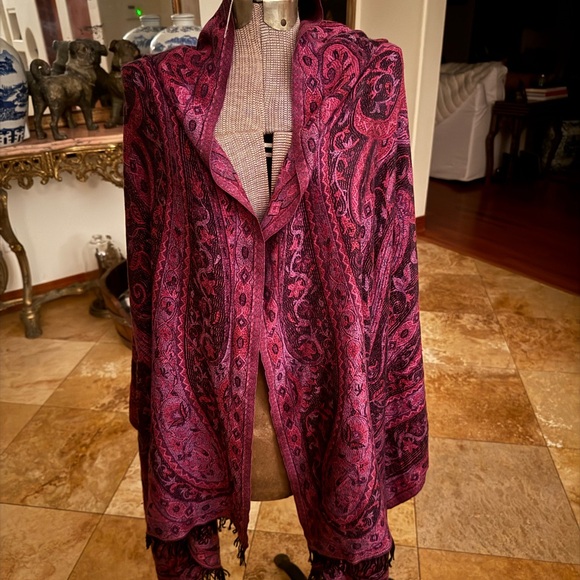 Luxurious Paisley Women's Scarf - Pink and Purple - Picture 1 of 3